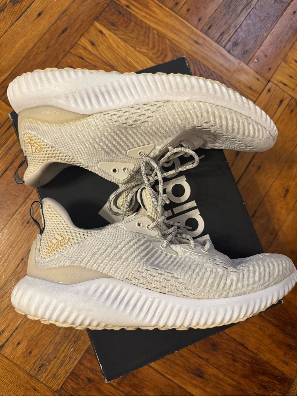 adidas Womens alphabounce em